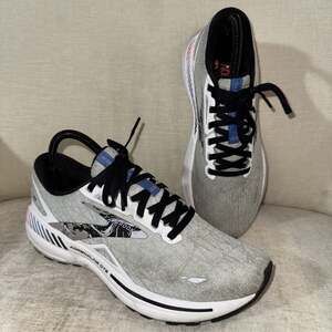 Brooks Adrenaline GTS 23 White Orchid Black 1203811B 121 Women Size 8 EUC